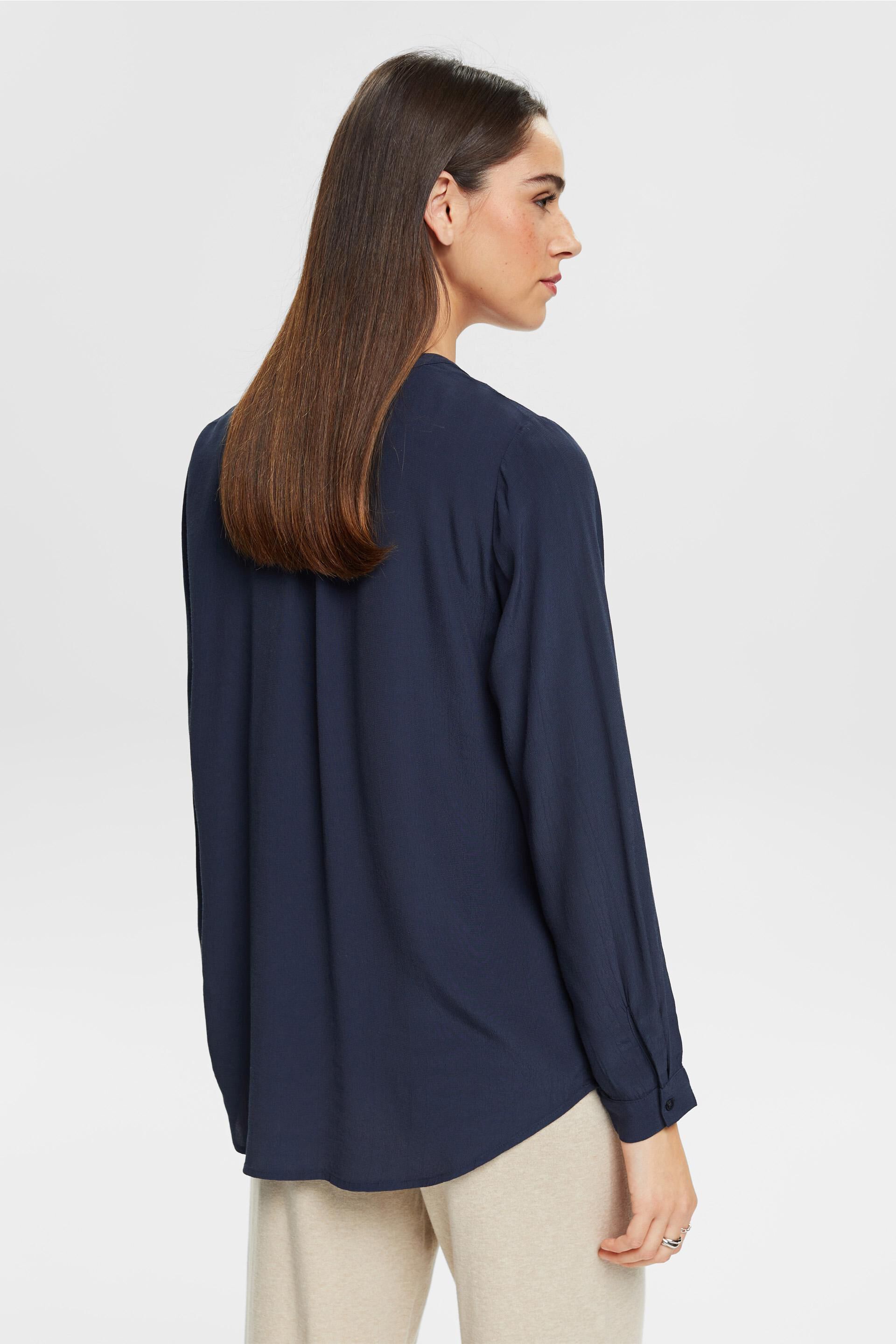 Bluse mit V-Ausschnitt aus LENZING™- unserem Shop - in ESPRIT ECOVERO™-Viskose und Online